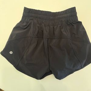LULULEMON BLACK TRACK THAT SHORT / High Rise / 4” inseam / Size 2